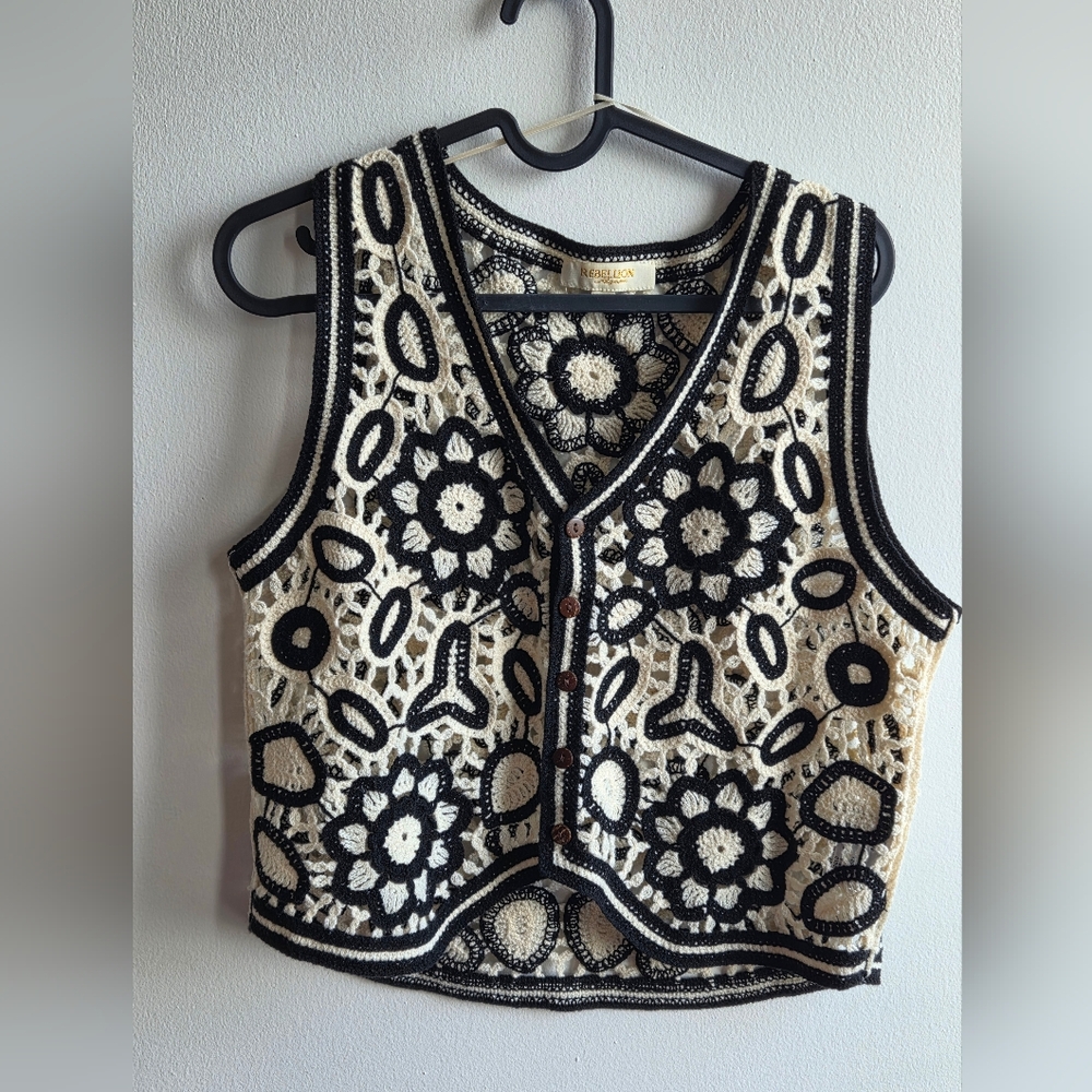 Floral Crochet Vest Size:M